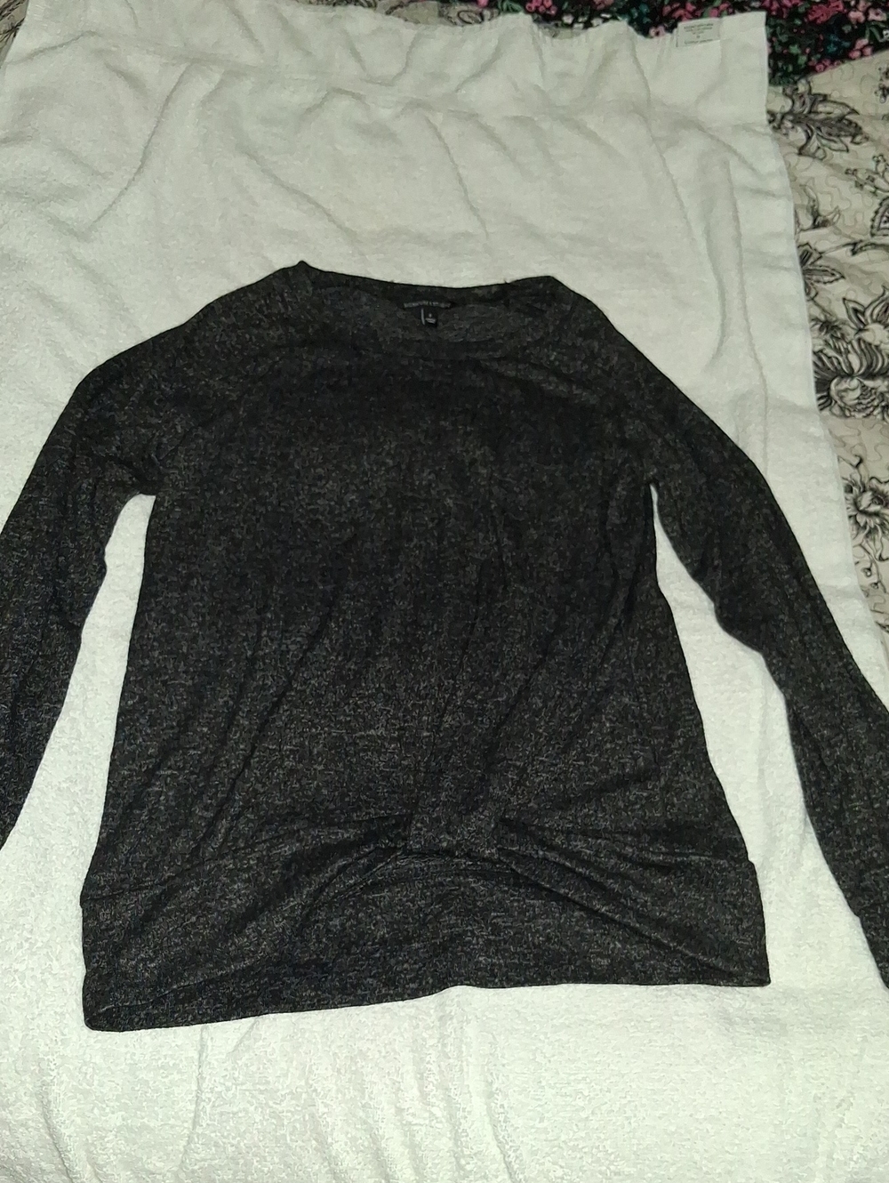 Signature Studio Black Long-Sleeve Lightweight Top